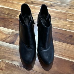 Me Too Melody Black Ankle booties Sz 8.5